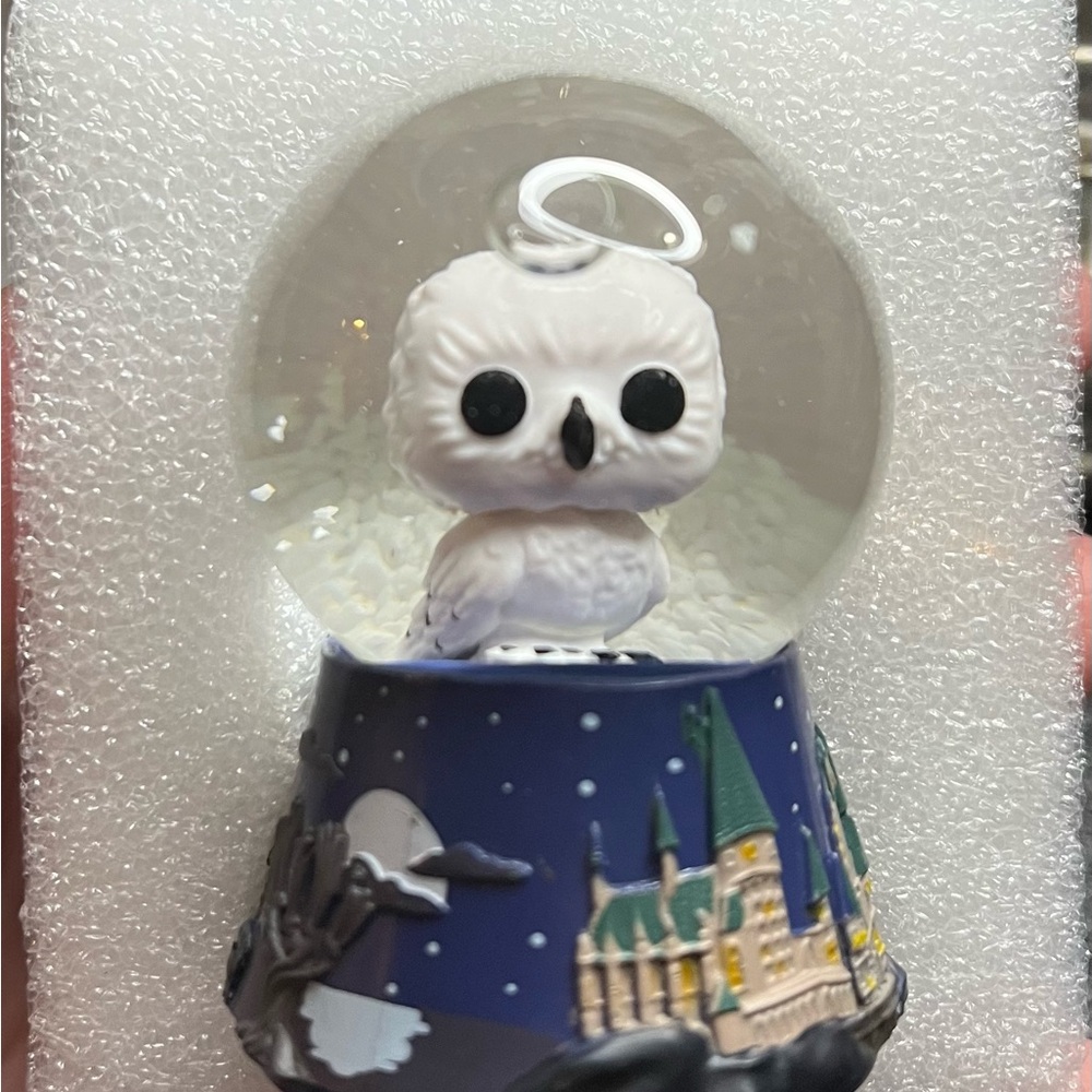 Funko POP mystery minis 2” snow globe Hedwig